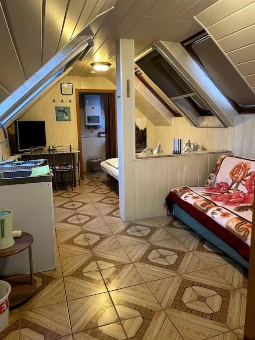 Cozy Ferienapartment In Golssen Nahe Tropical Island Exterior photo